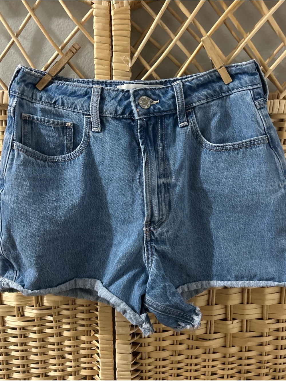 Hollister Ultra High Rise 90s Short Ladies Size W27